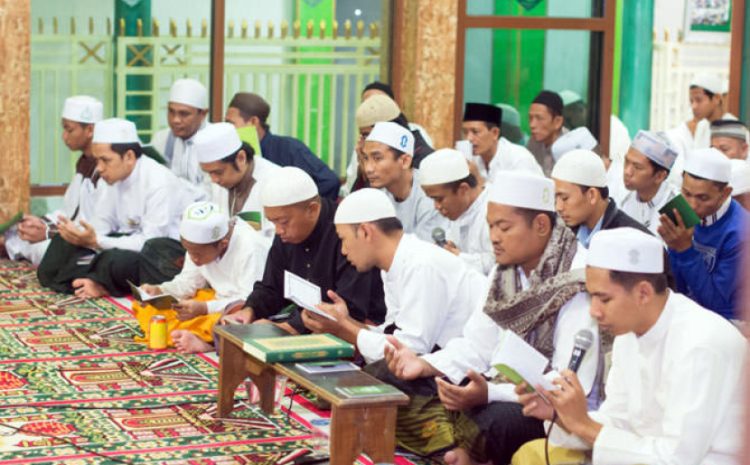  Susunan Lengkap Bacaan Tawassul / Hadlorot dan Tahlil yang Benar